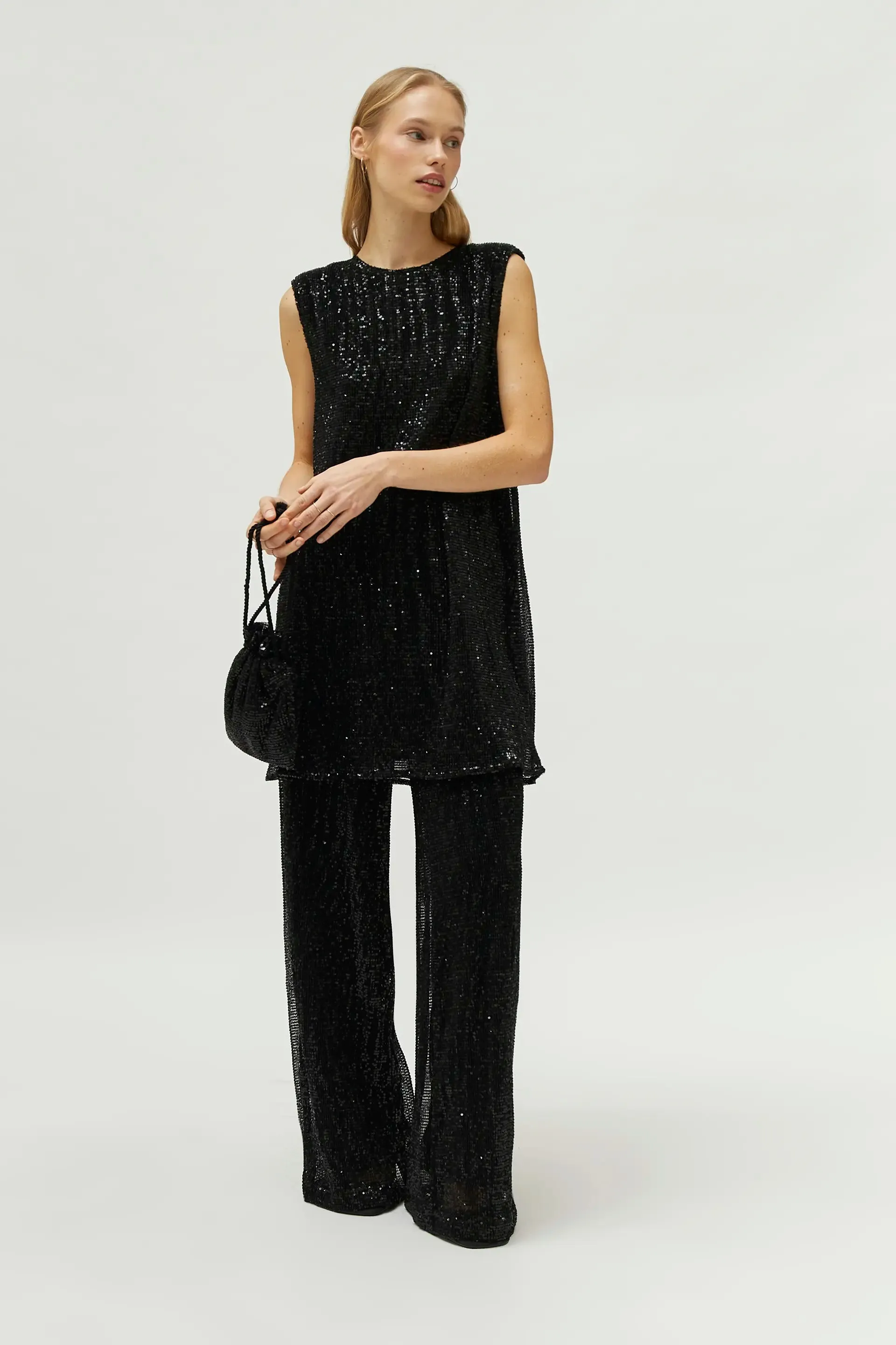 Abito corto nero in paillettes