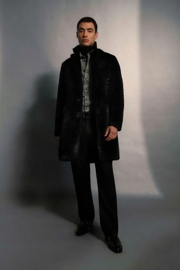 Cappotto lungo effetto pelliccia con abbottonatura
