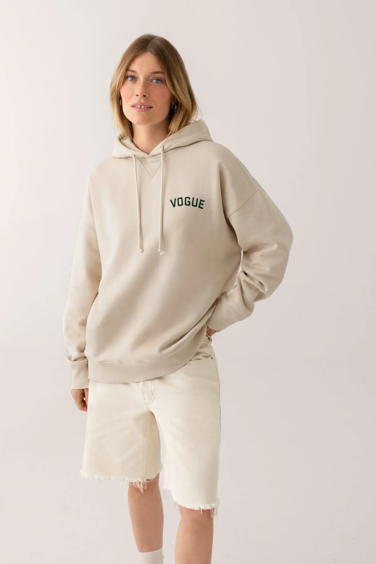 Felpa con cappuccio VOGUE Retro Sports ecru con stampa logo college-