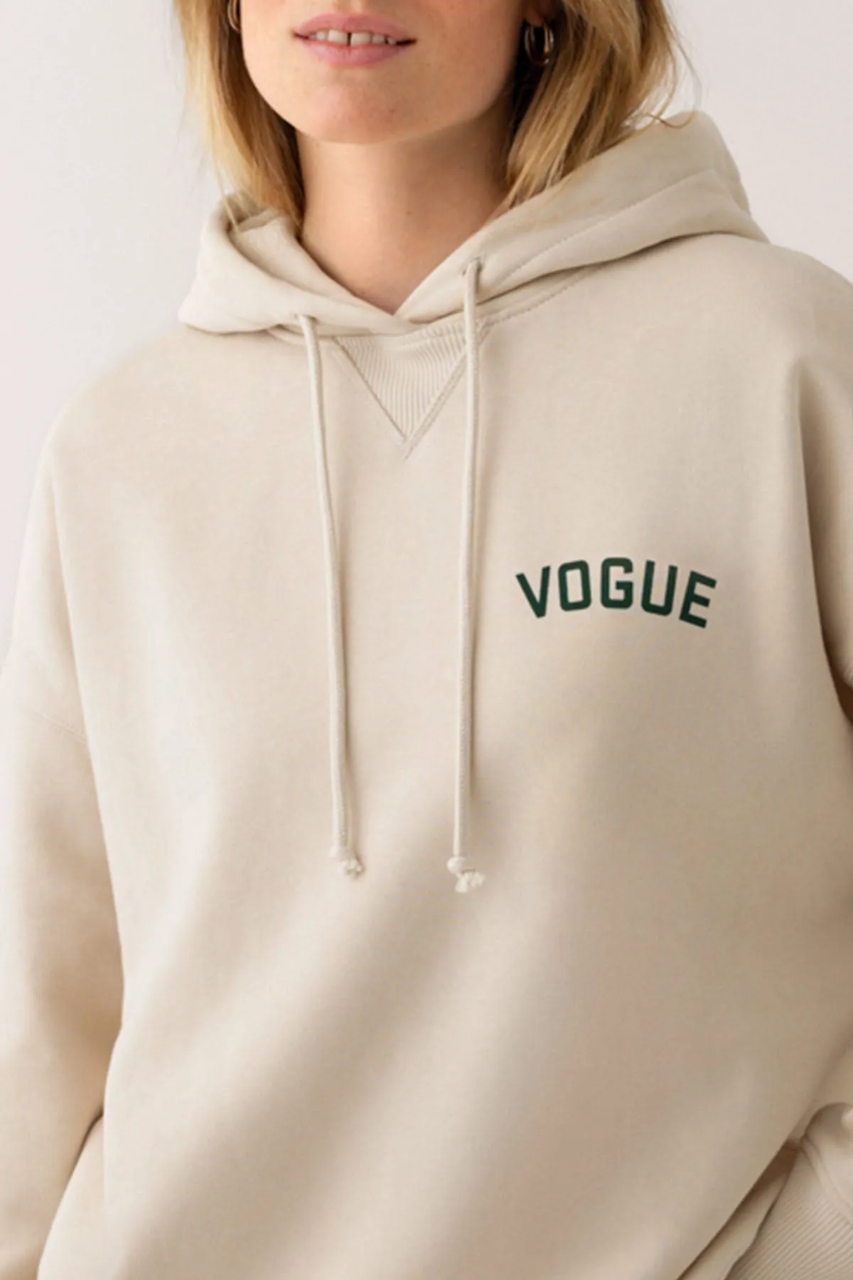 Felpa con cappuccio VOGUE Retro Sports ecru con stampa logo college-