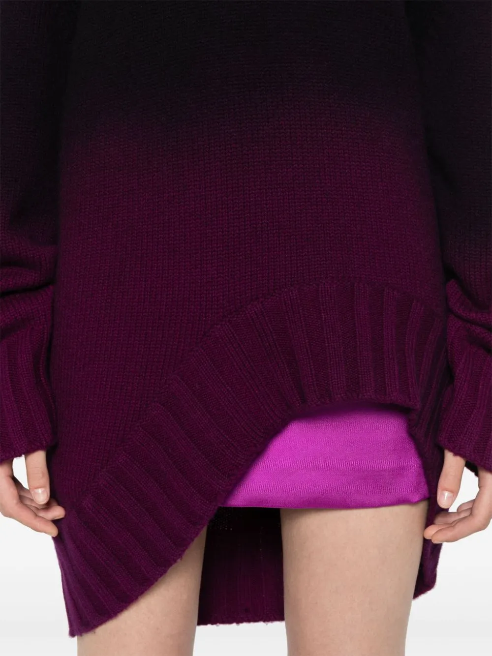 Il maglione lungo Attico con effetto ombreggiato