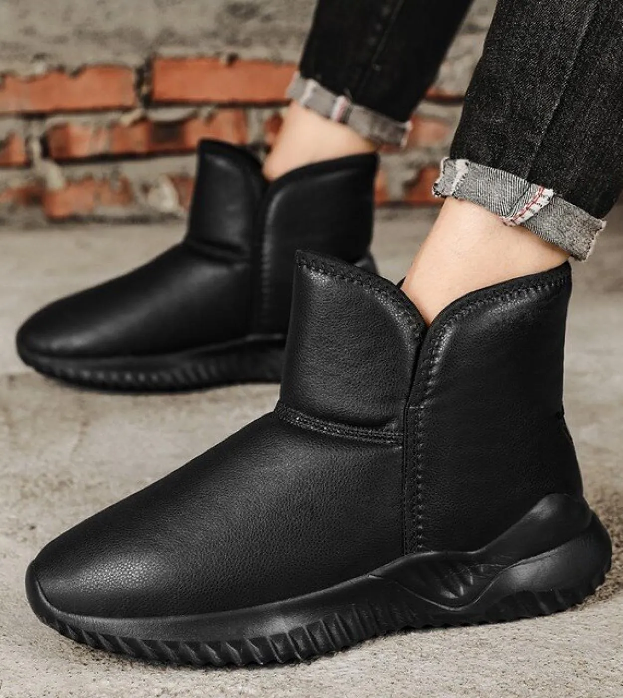 Nuovi stivali da neve impermeabili in pelle PU nera Stivali invernali da uomo ispessiti con cashmere Leggero cotone casual caldo