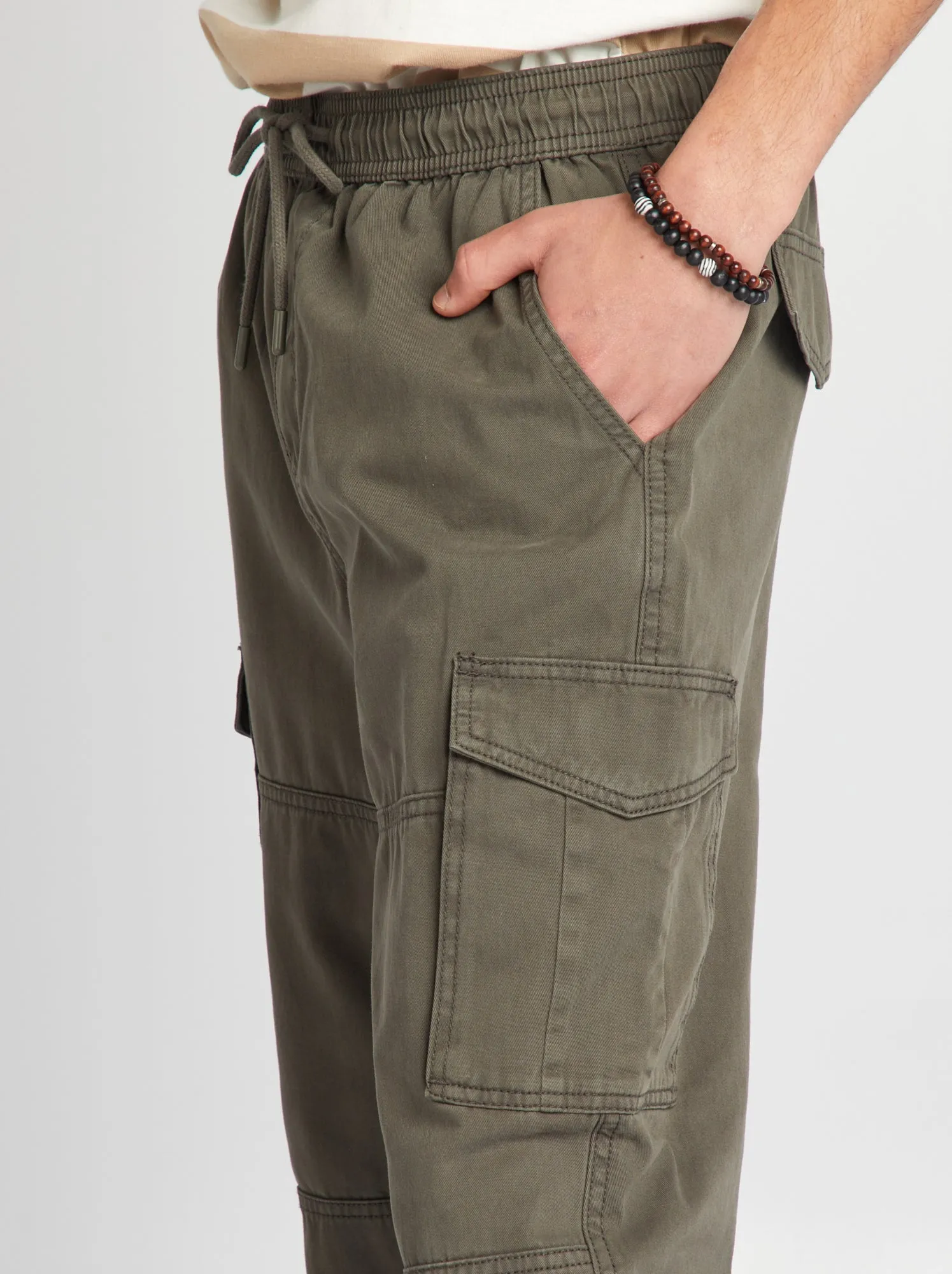 Pantaloni con tasche laterali - KAKI