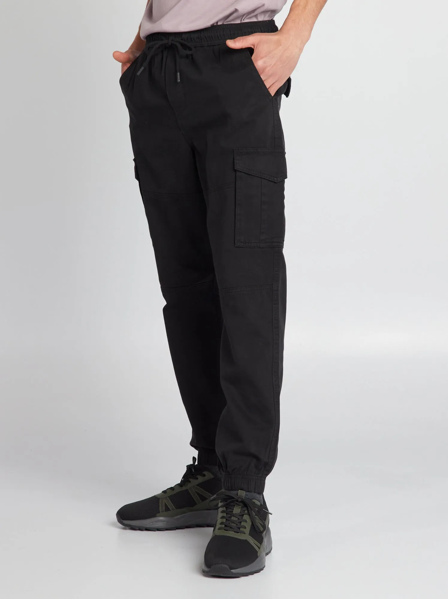 Pantaloni con tasche laterali - nero