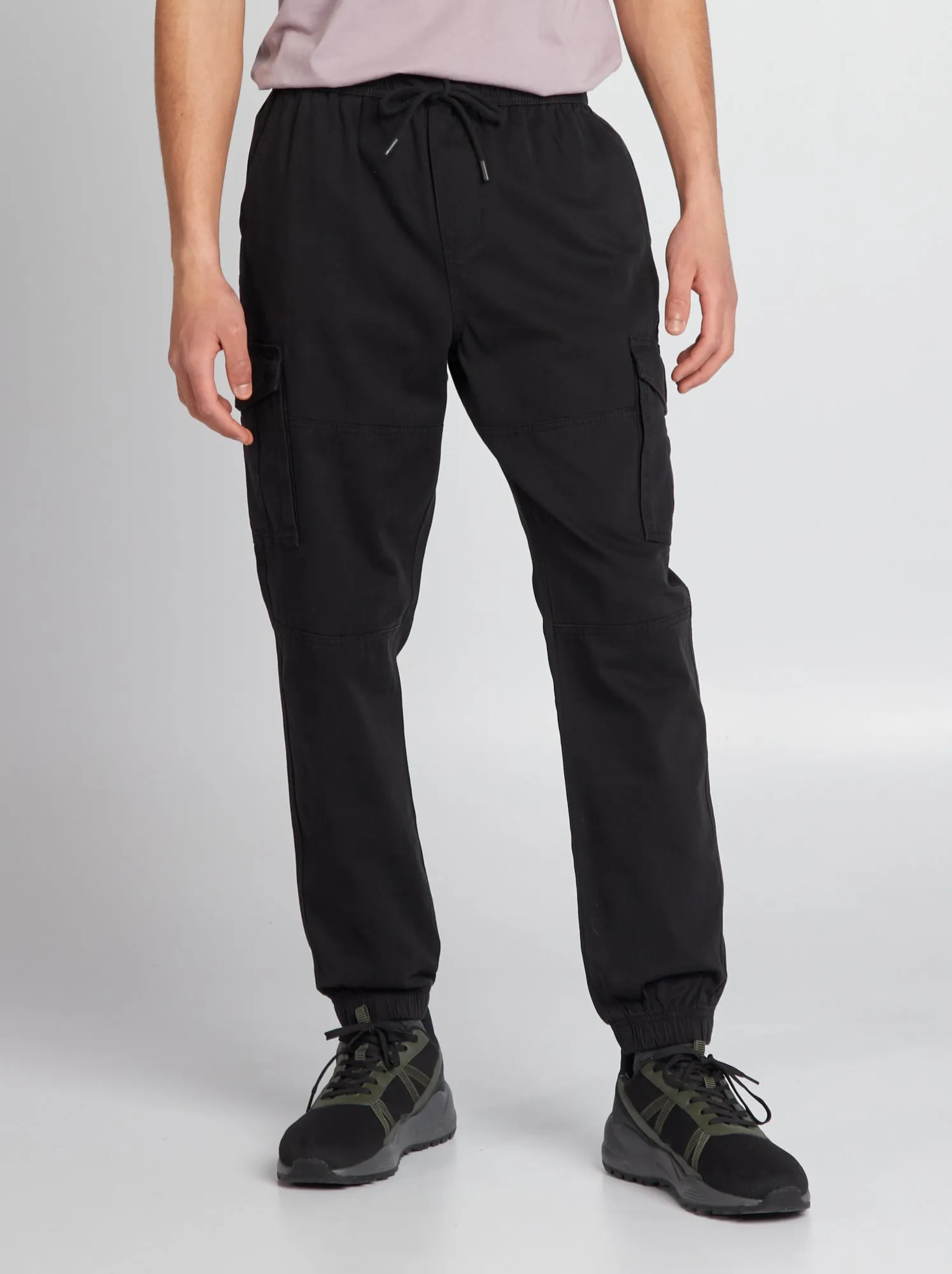 Pantaloni con tasche laterali - nero