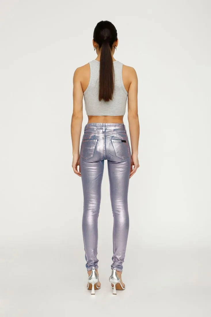  Skinny jeans with metallic finish    