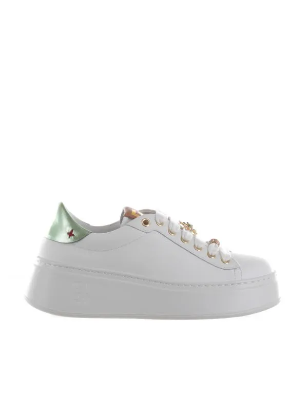 Sneaker in pelle con accessorio gioiello