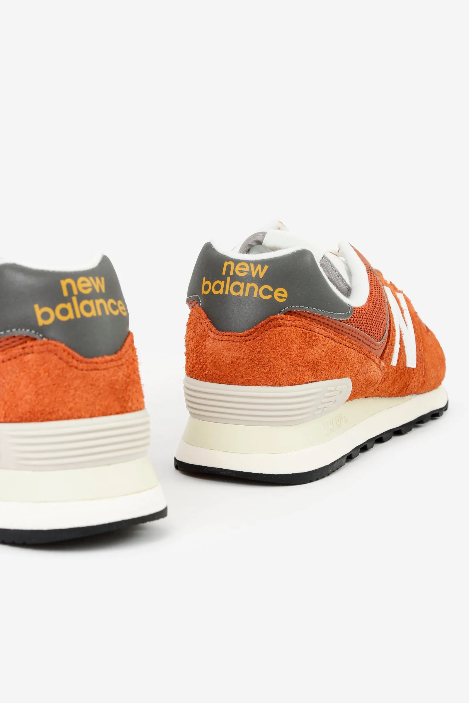 Sneakers 574 in camoscio e tessuto rosso