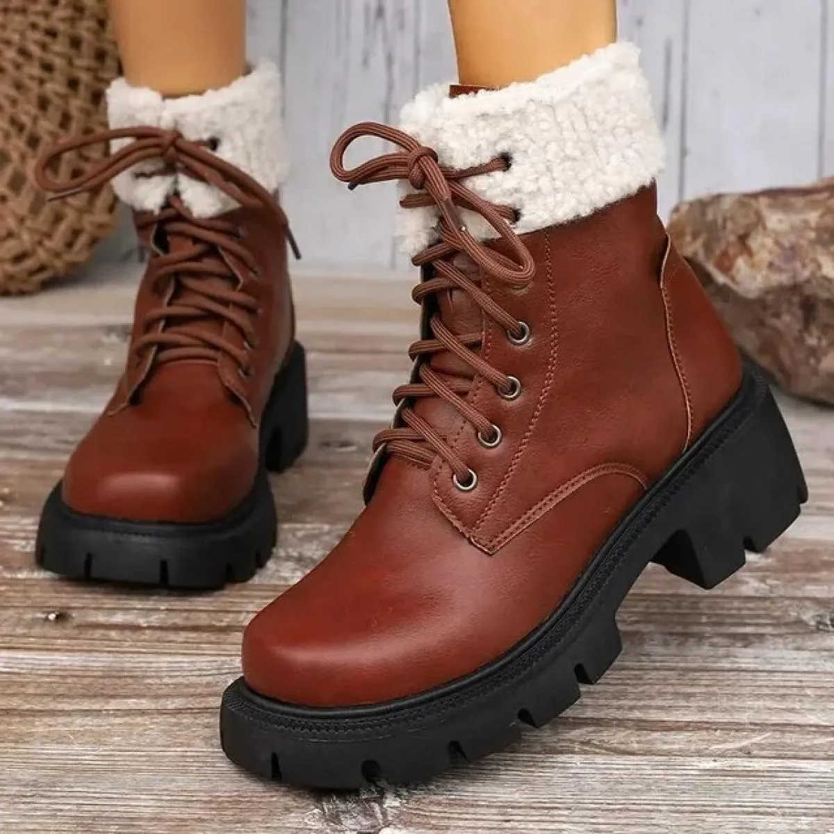 Stivali da neve in peluche spessi Stivali da donna in pelle PU caldi in peluche Allacciatura Scarpe in cotone antiscivolo Stival
