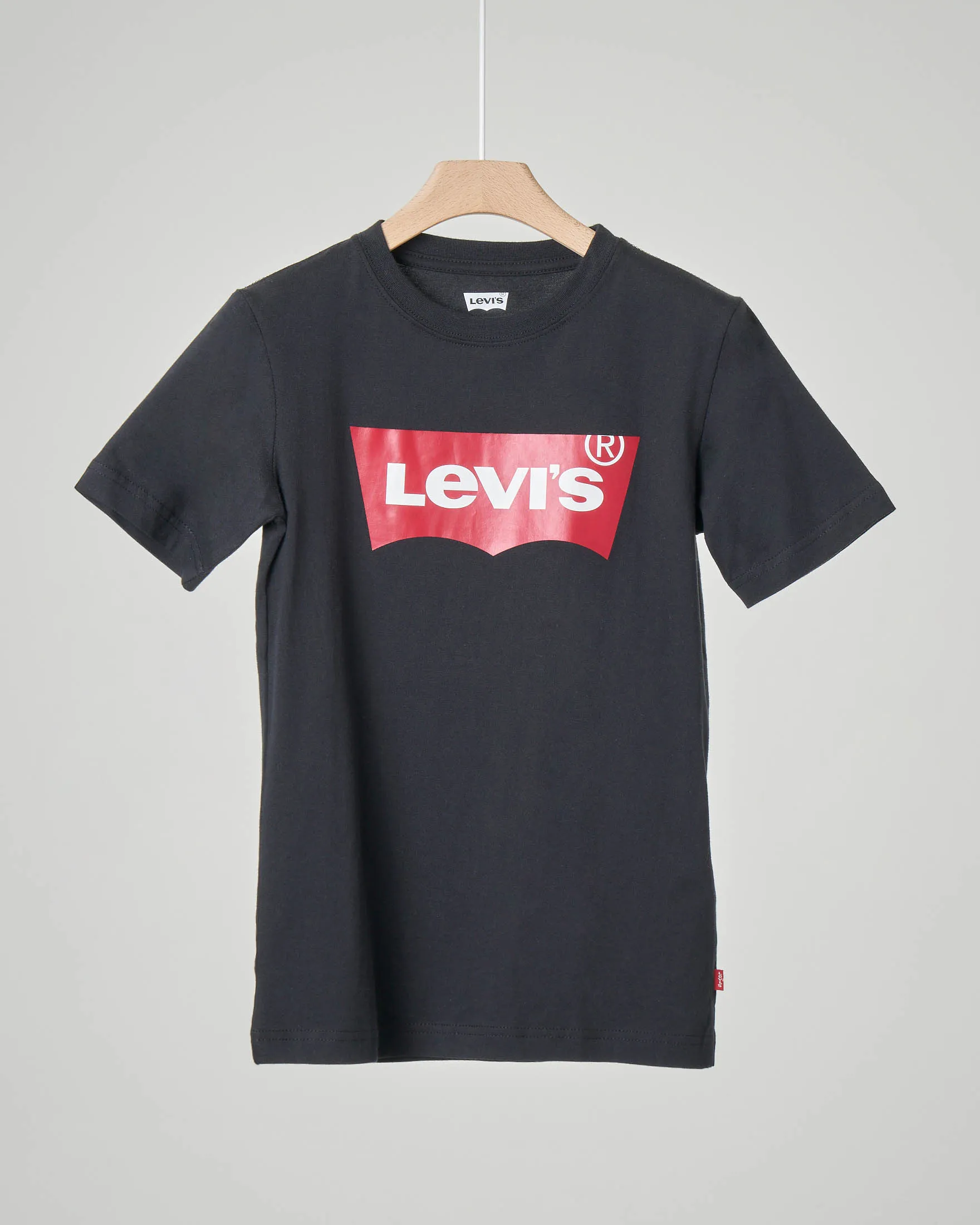 T-shirt nera mezza manica con logo batwing rosso 10-16 anni